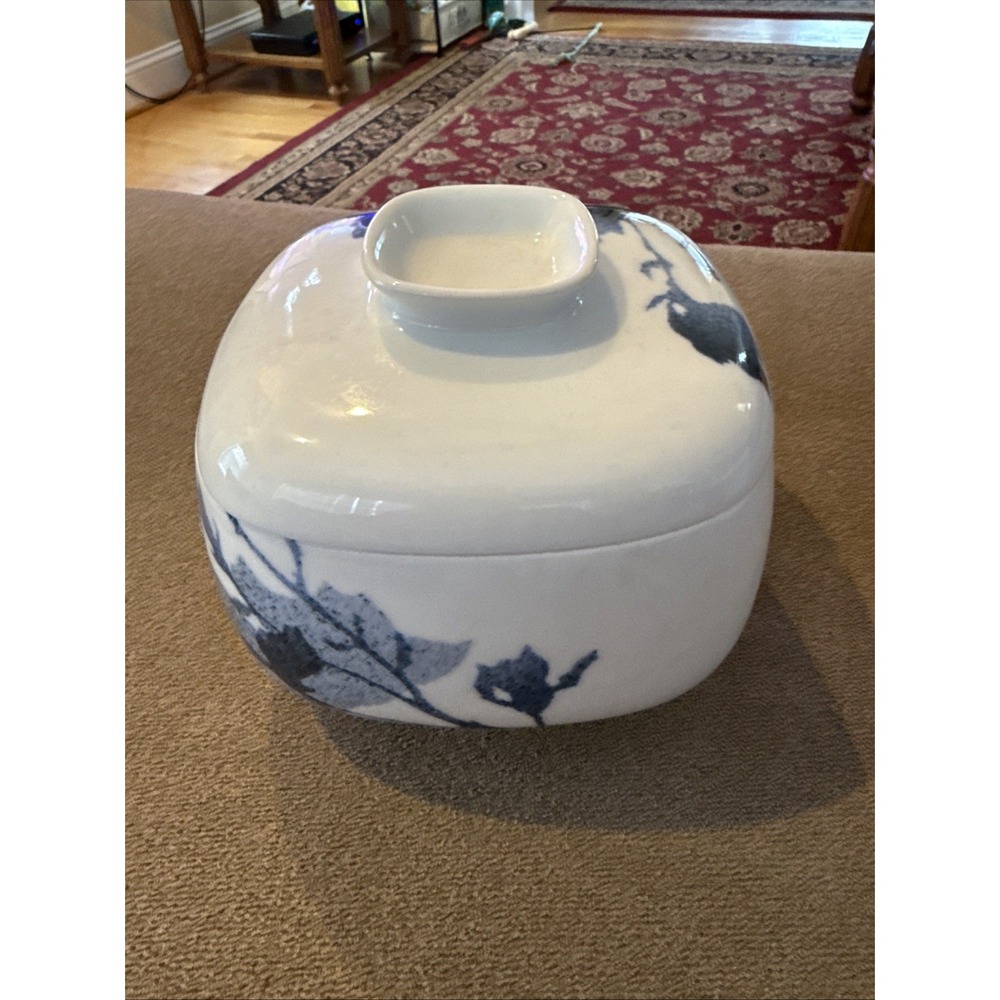 Dansk Magnolia Blue 2 Qt. Covered Vegetable Bowl 7" x 7" Japan (TD)